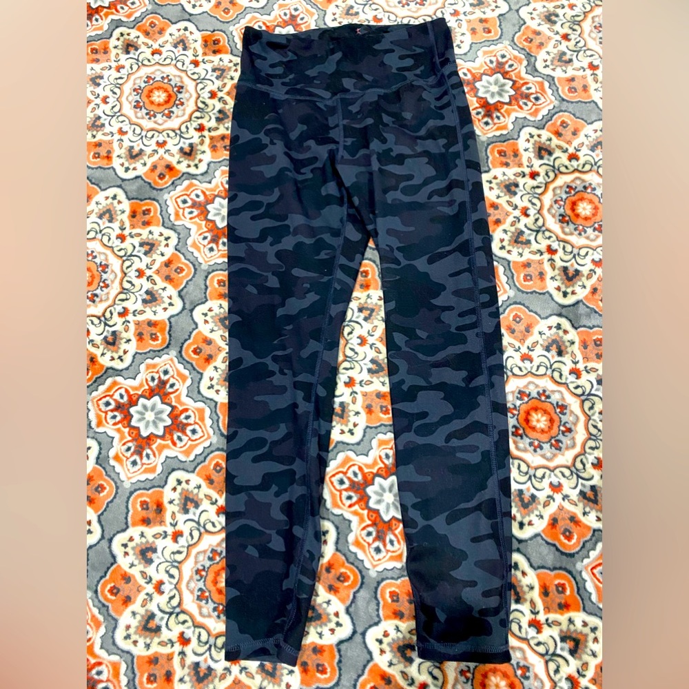 Black camo leggings